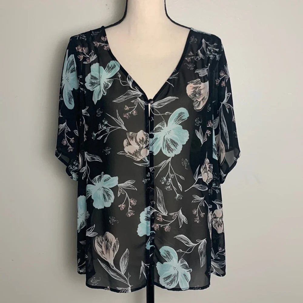 Torrid Black Floral Short Sleeve Semi-Sheer Blouse Size 0 - Picture 1 of 11